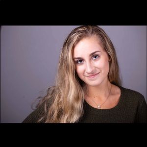 Meet your Posher, Olivia